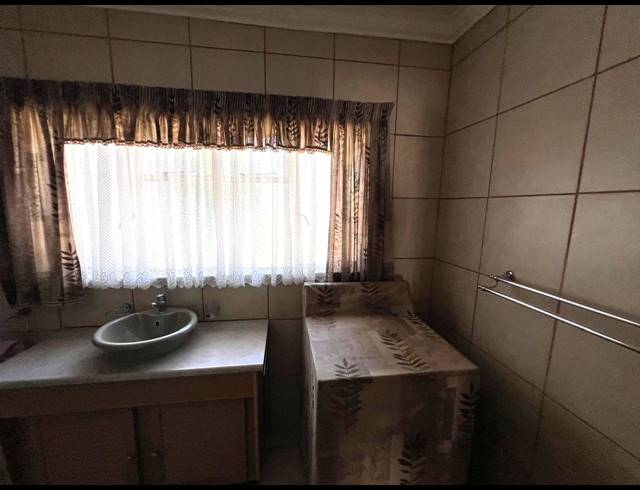3 BEDROOM HOUSE FOR SALE IN HELDERSTROME AH